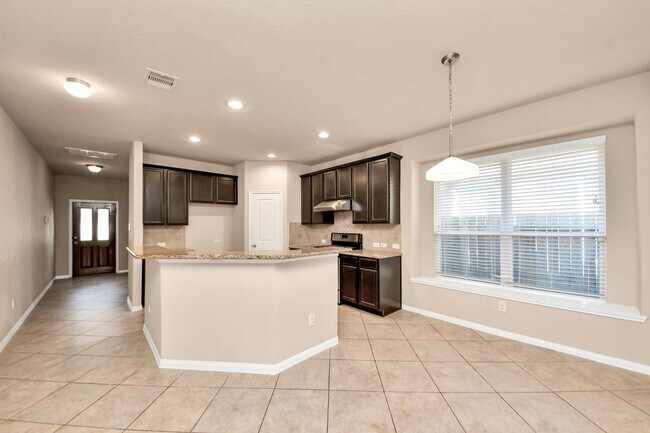 Building Photo - 3115 Lake Dr