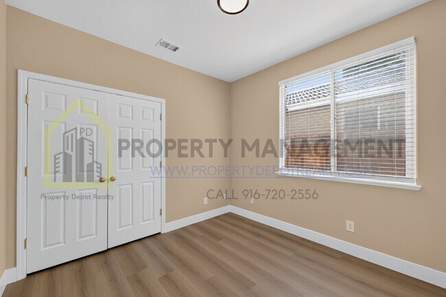 Building Photo - Spacious 3-Bed, 2-Bath Retreat on Charm Way