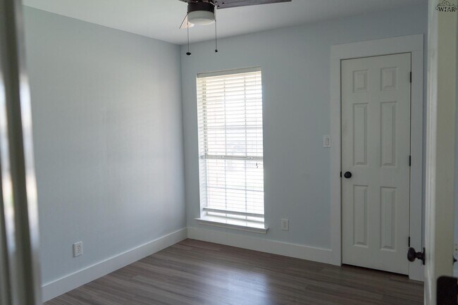 Building Photo - 5 Libby Ct