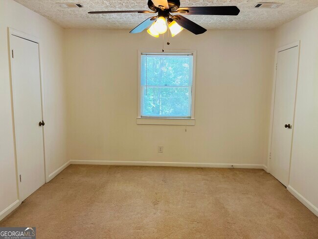 Building Photo - 2289 Roscoe Rd