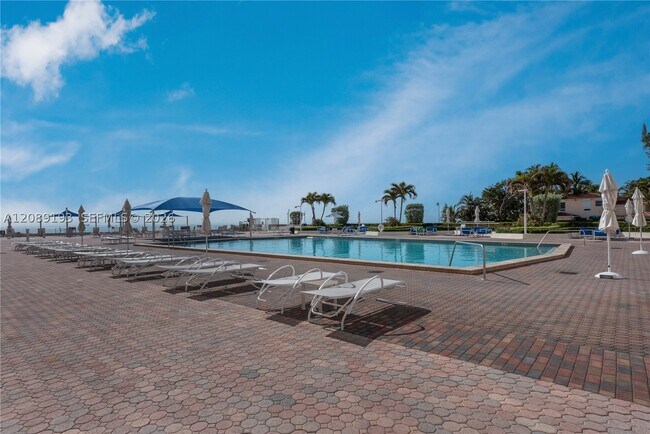 Building Photo - 3180 S Ocean Dr