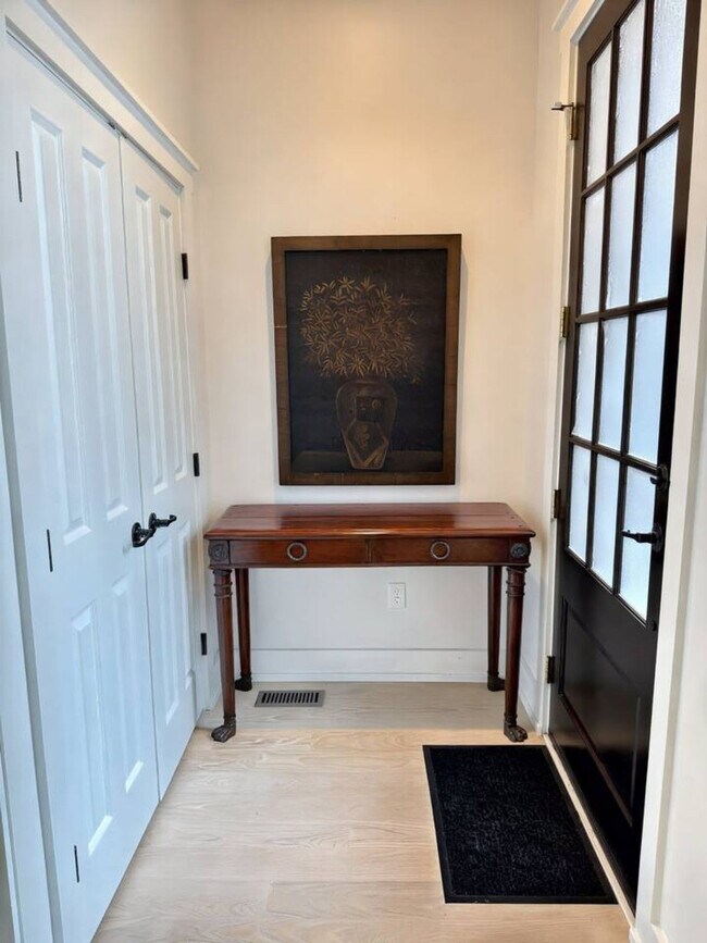 Building Photo - 1408 Pleasant St