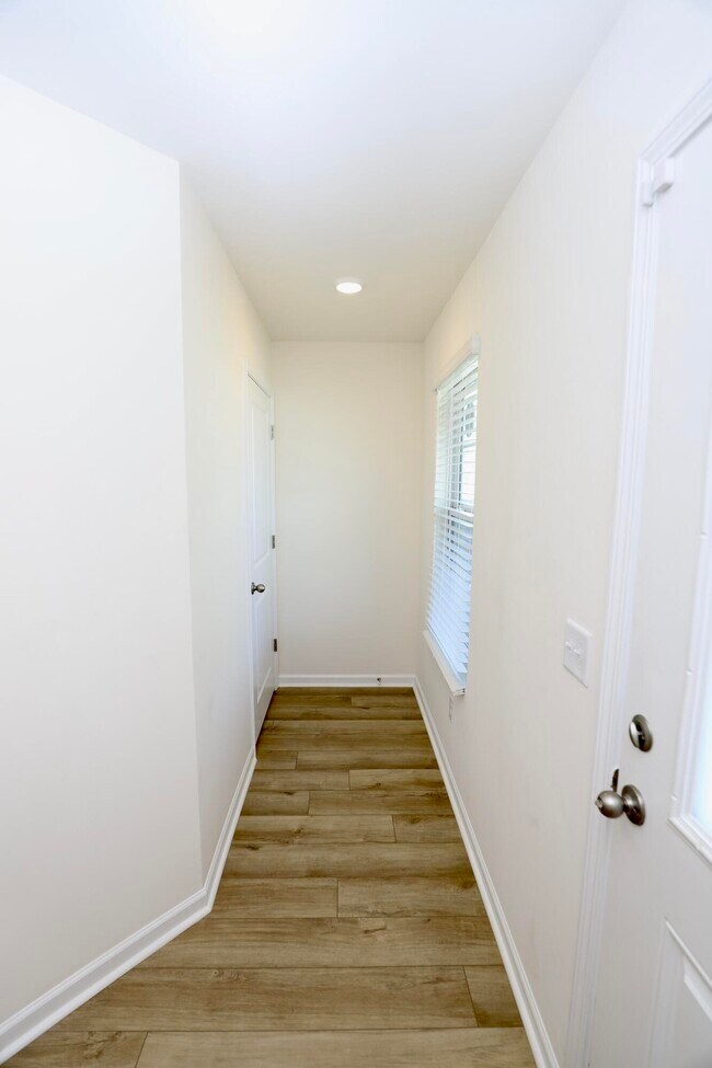 Building Photo - 1718 Canopy Dr
