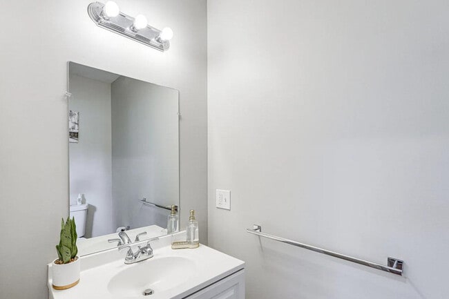 Building Photo - 51 Indian Ave