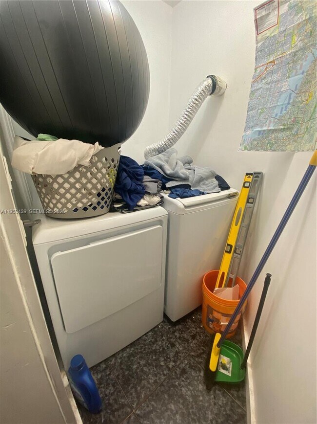 Building Photo - 8200 Byron Ave