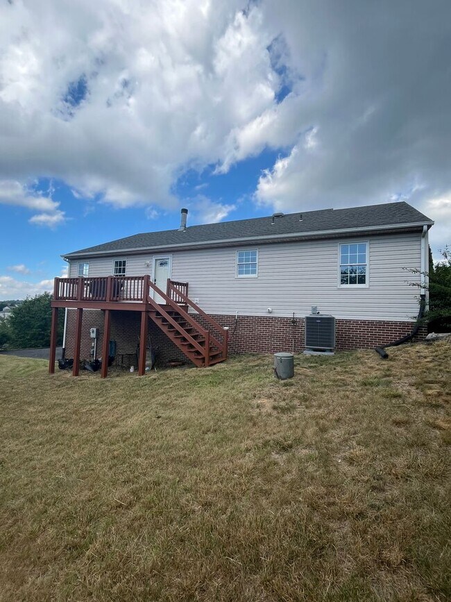 Building Photo - Beautiful 3 Bedroom house in Fishersville ...