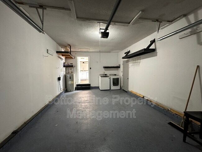Building Photo - 6031 Harmon Pl