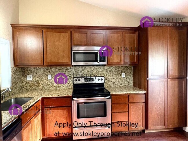 Building Photo - 1542 Ashwood Dr