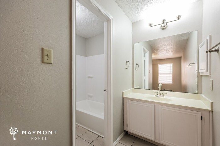 Building Photo - 12717 Hilltop Dr