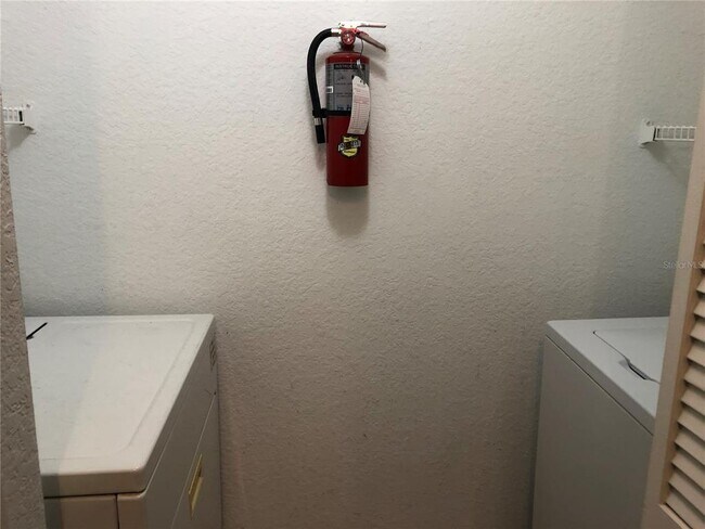 Building Photo - 1043 S Hiawassee Rd