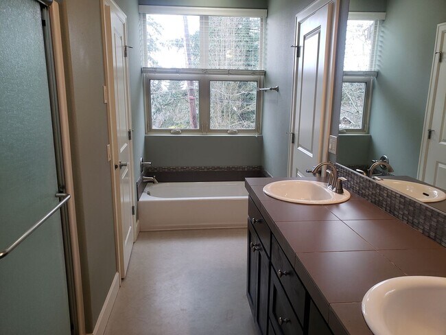 Building Photo - Modern Home in SW Portland