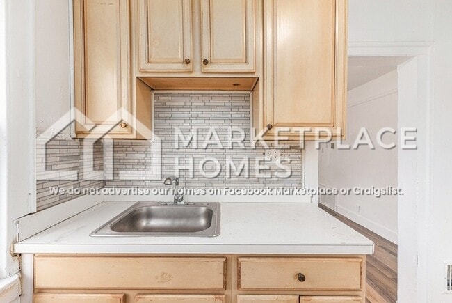 Building Photo - 6065 Plainview Ave