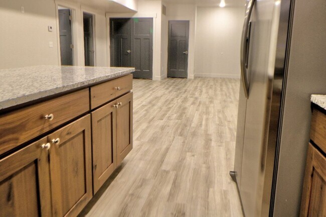 Building Photo - 67 E 500 S