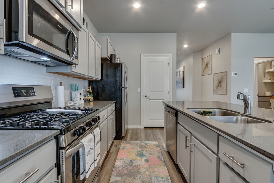 Building Photo - 2641 Cedar Tree Rd