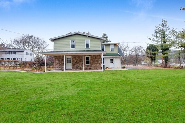 Building Photo - Fully Remodeled 4-Bedroom Home in Southern Lehigh School District