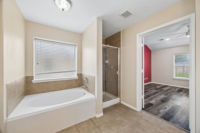 Building Photo - 20110 Saddle Ranch Dr
