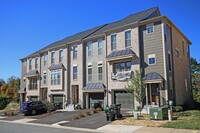 Building Photo - Beautiful Light-Filled Avinity Townhome