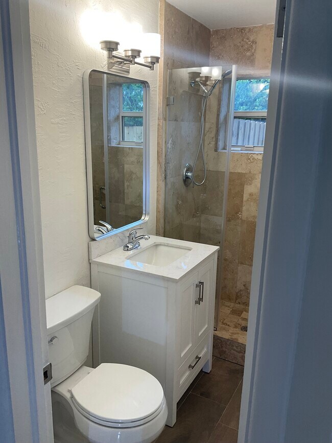 Building Photo - 425 Avenida Hermosa