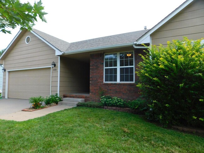 Building Photo - 2320 Gentry Ln