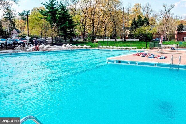 Building Photo - 3254 Valley Dr