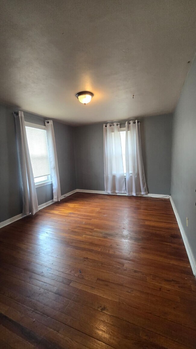 Building Photo - 119 Lincoln Ave