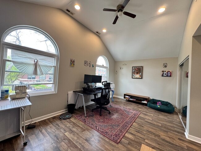 Building Photo - 1031 N Keeler Ave