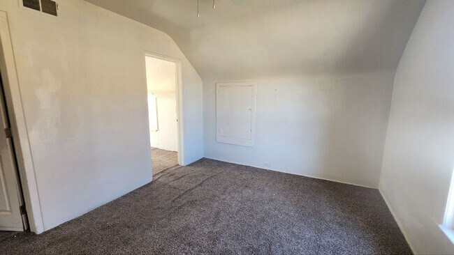 Building Photo - 3 bedroom 2 bathroom single family home | section 8 and EDEN welcomed