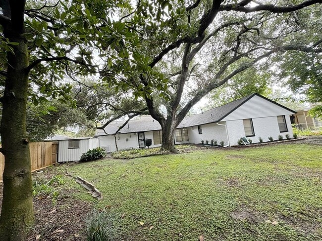 Building Photo - 5027 Darnell St