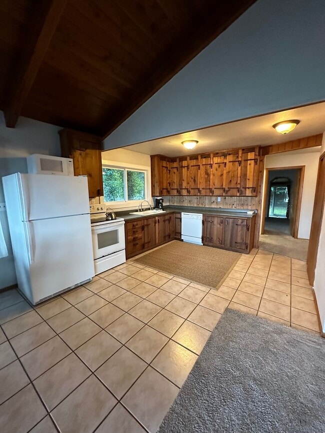 Primary Photo - 2 Bedroom House Available in Sunset Beach!