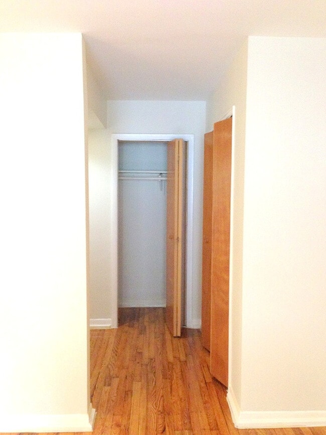 Building Photo - Modern, Large Apt and Heat/HW/Cooking Gas