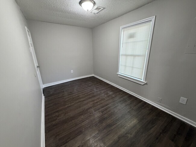 Building Photo - 2156 Ethlyn Ave