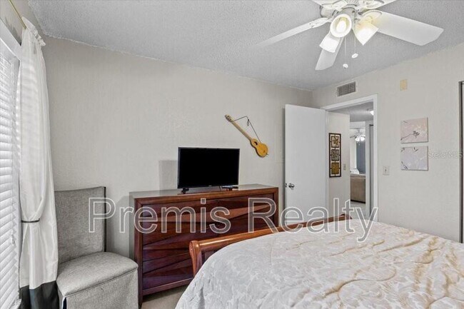 Building Photo - 900 Cove Cay Dr
