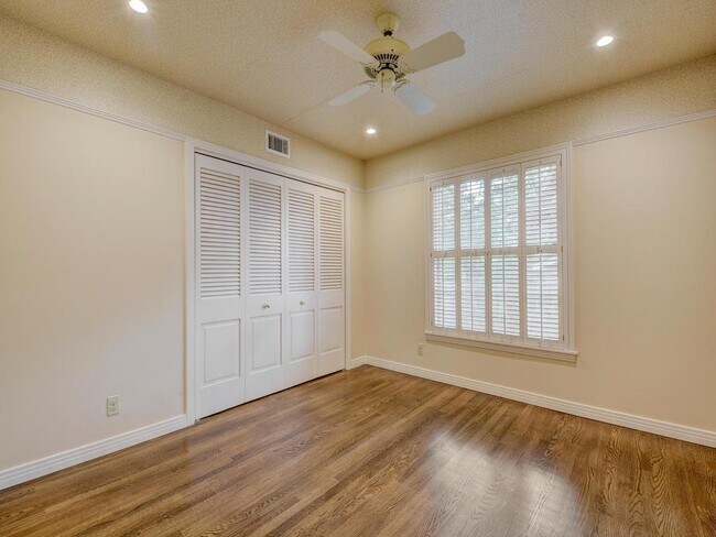 Building Photo - 6009 Mountainclimb Dr