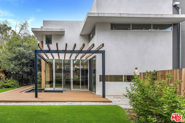 Building Photo - 16536 Moorpark St