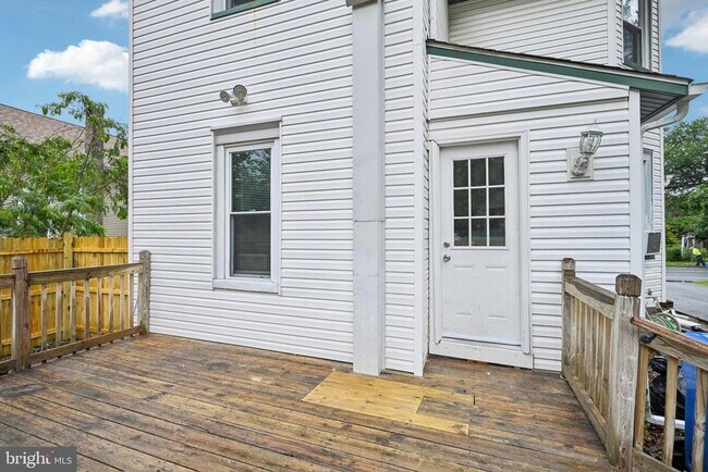 Building Photo - 134 S Main St