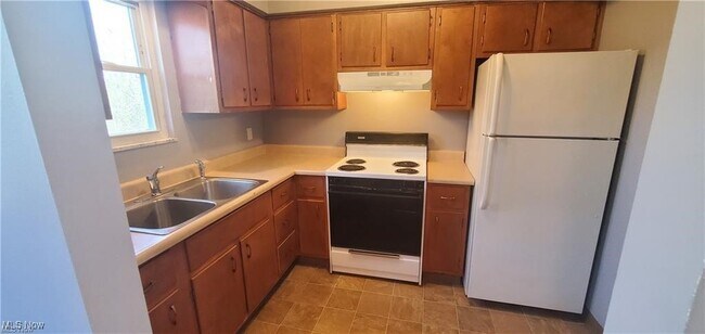 Building Photo - 1493 Hobart Ave