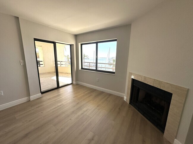 Building Photo - Gorgeous Updated Tierra Verde Annual Unfurnished Waterfront Condo 2/2 w/Garage