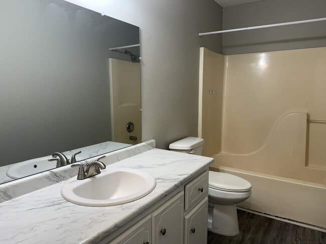 Building Photo - 862 Lyndsi Ln