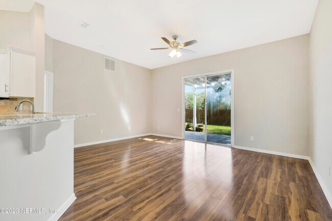 Building Photo - 12096 Coachman Lakes Way
