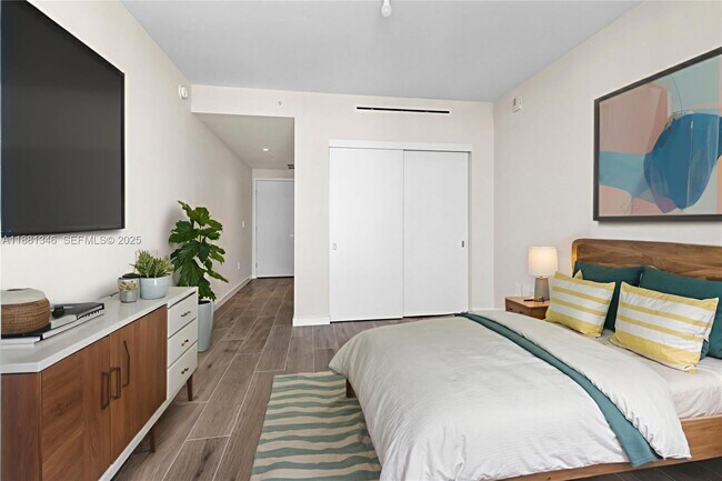 Building Photo - 1116 N Ocean Blvd