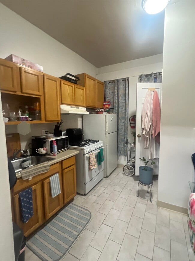 Building Photo - 2518 Bergenline Ave