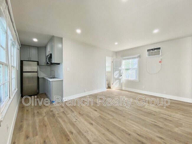 Building Photo - 14532 Dickens St