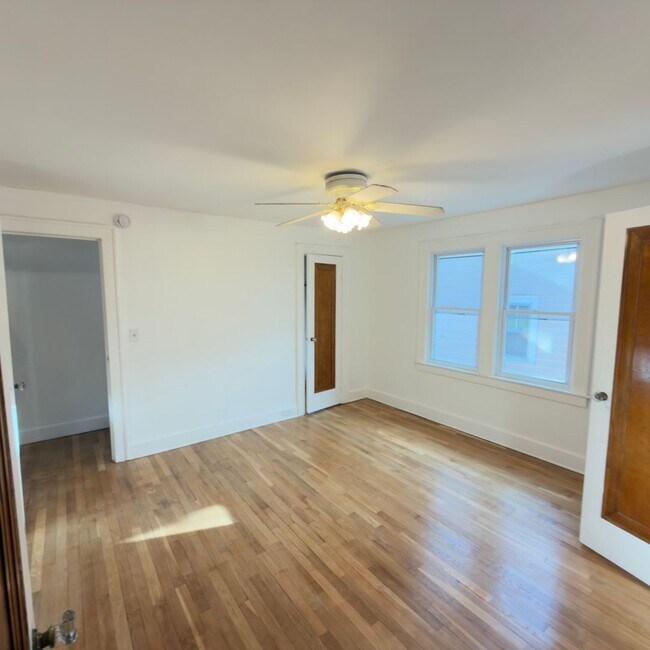 Building Photo - Charming 4 Bedroom on the SE Side!