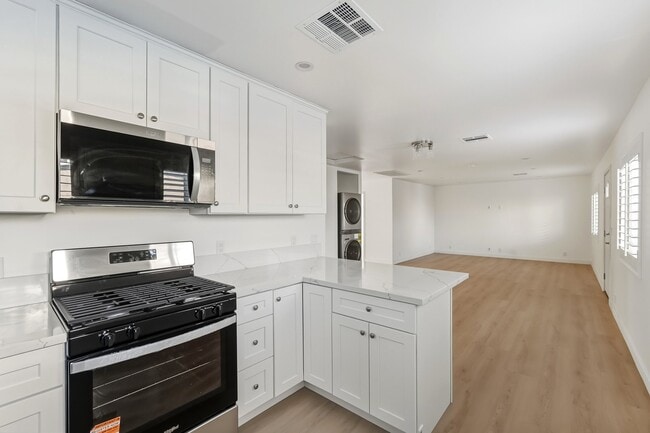 Building Photo - 13050 Terra Bella St