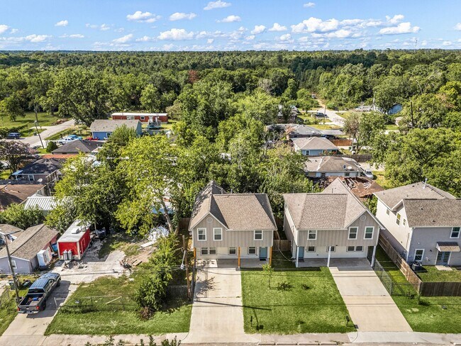 Building Photo - 8357 Tate St