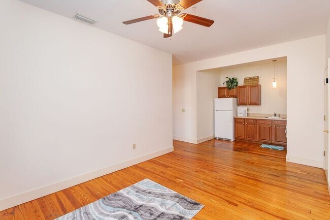 Primary Photo - 11 Harris St