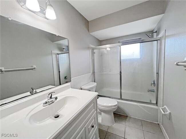 Building Photo - 6635 Warwick Cir