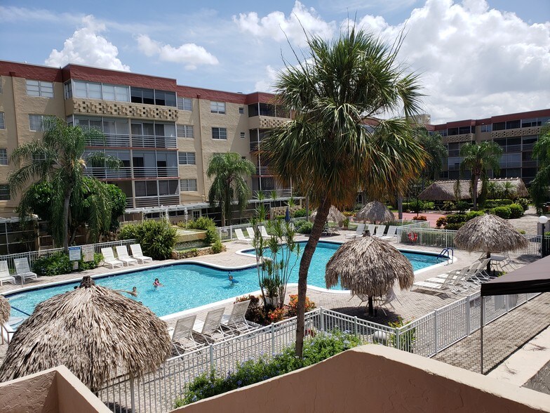 Pool - 406 NW 68th Ave