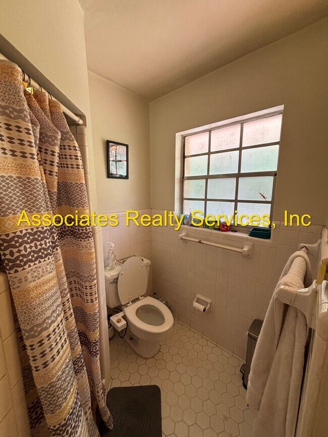 Building Photo - 3 Bed/2 Bath Spacious Home in BLACK ACRES!!!