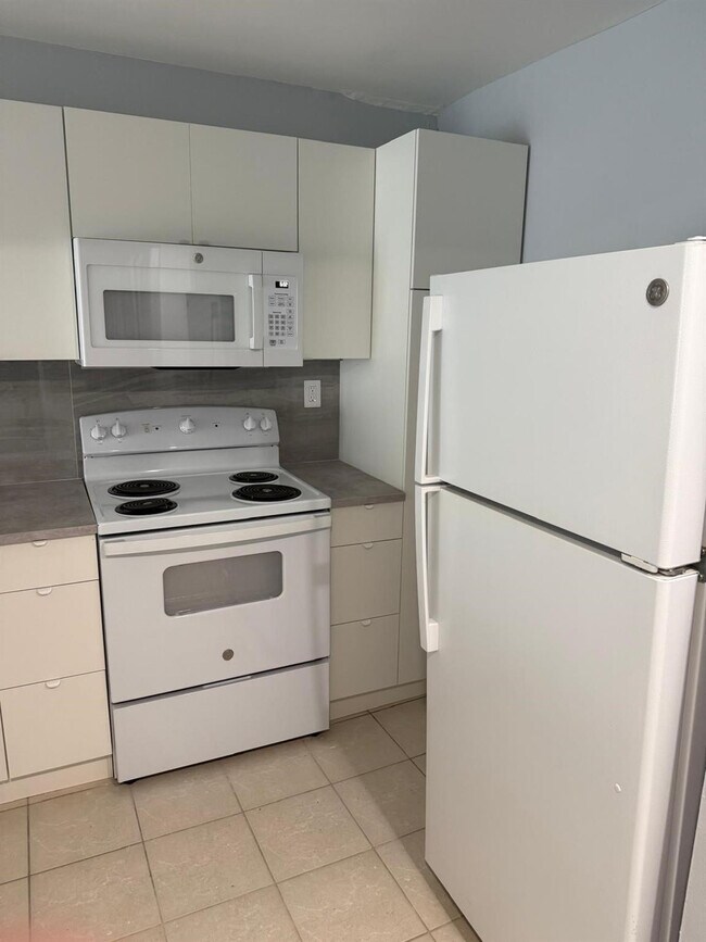 Building Photo - 16465 NE 22nd Ave